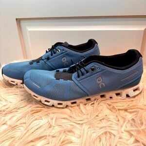 Men’s OnCloud running shoes, size 10.5